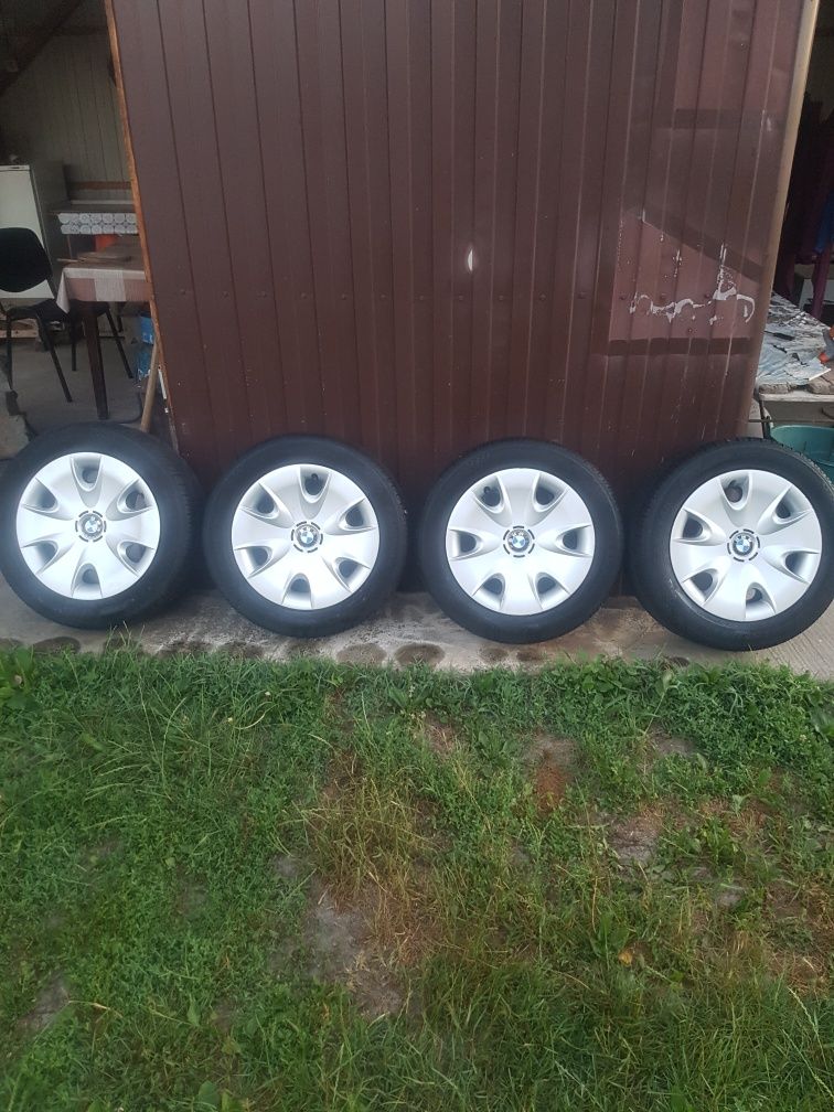 Jante de otel pentru BMW de vanzare cu capace sI anvelope de 215/55/16