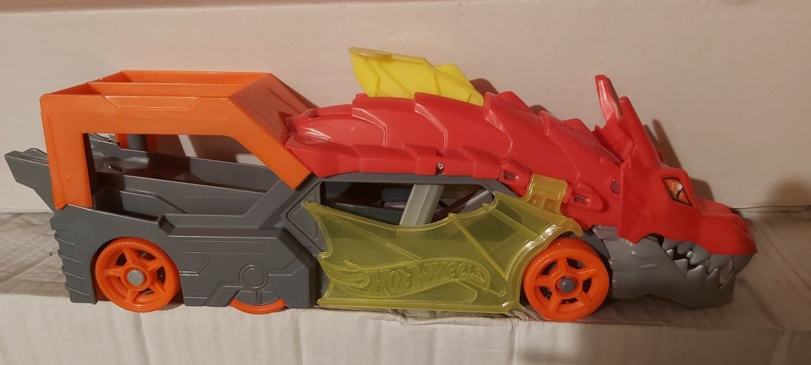 Hot wheels ремарке дракон