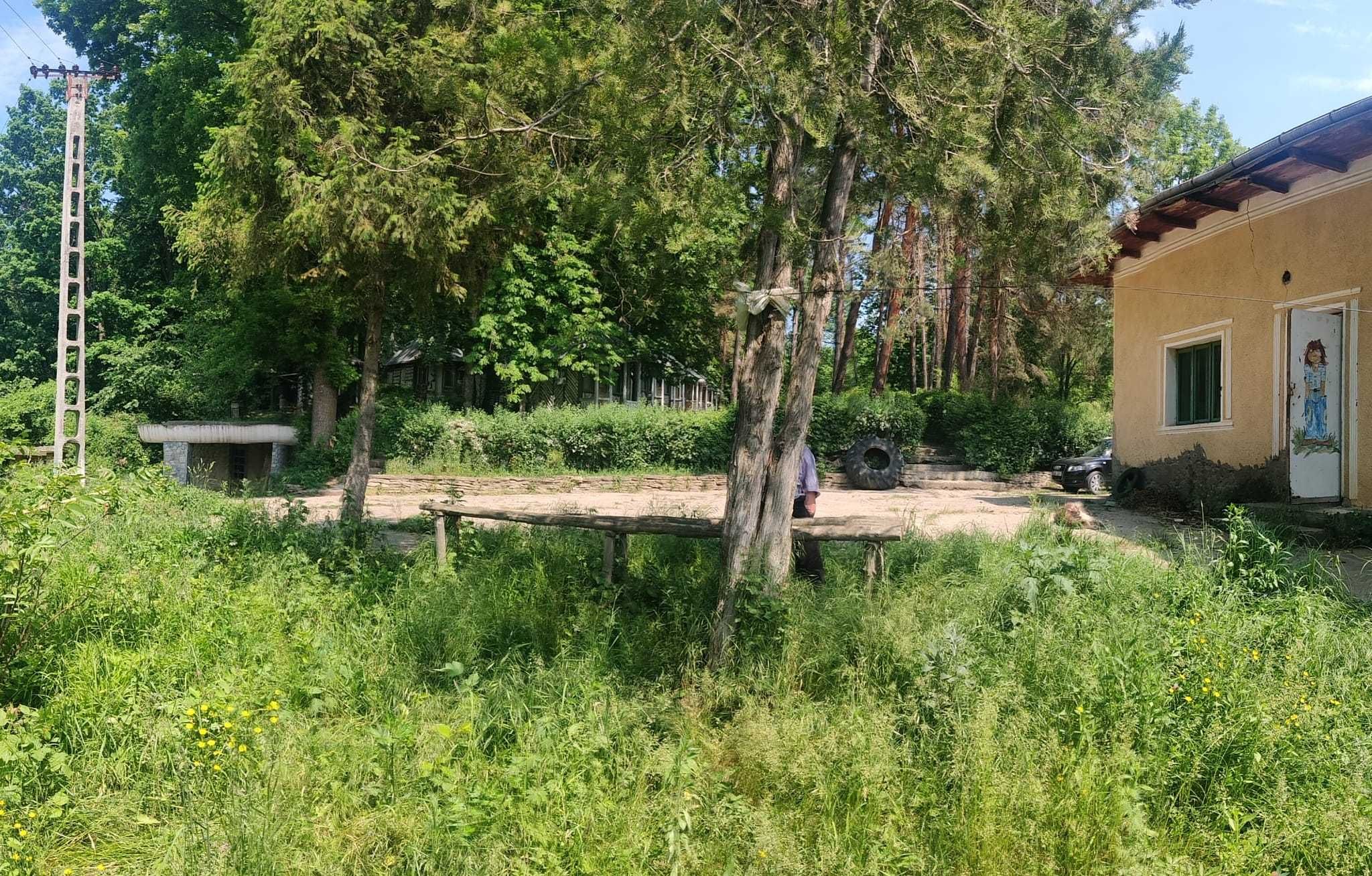 Vând proprietate in sat de vacanta, Parcovaci-ideal pentru investitii