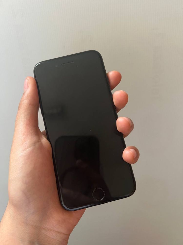 iPhone 7 black.    .