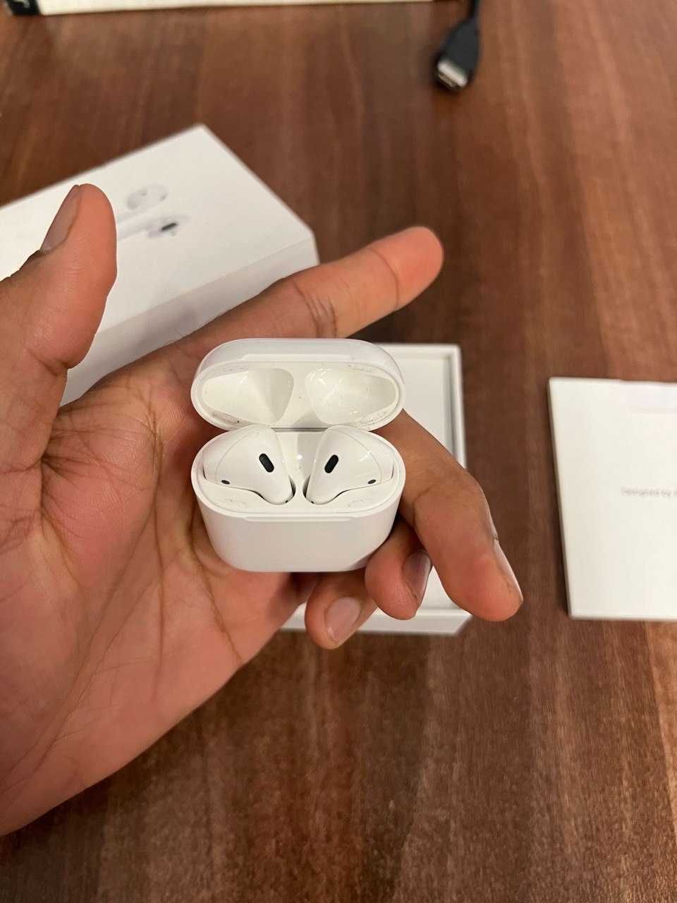 airpods 2. 1 год 8 мес в пользований