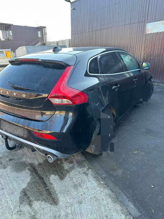 Volvo V40 R-Design 2015, accidentat,  fără motor