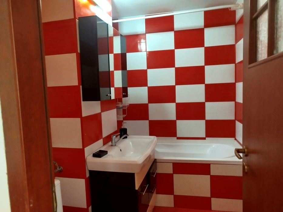 Apartament 3 camere de inchiriat.