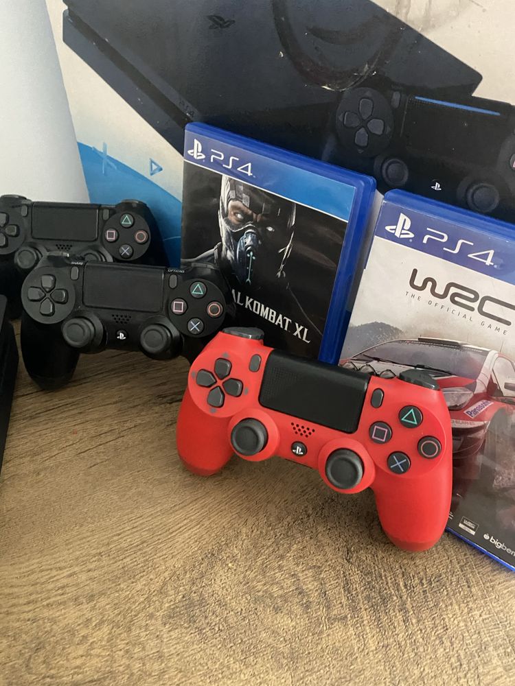 Playstation 4 с 3 джойстика и игри