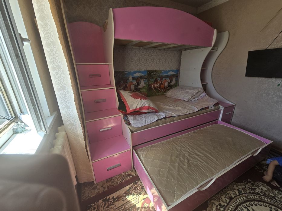 Детский кровать.