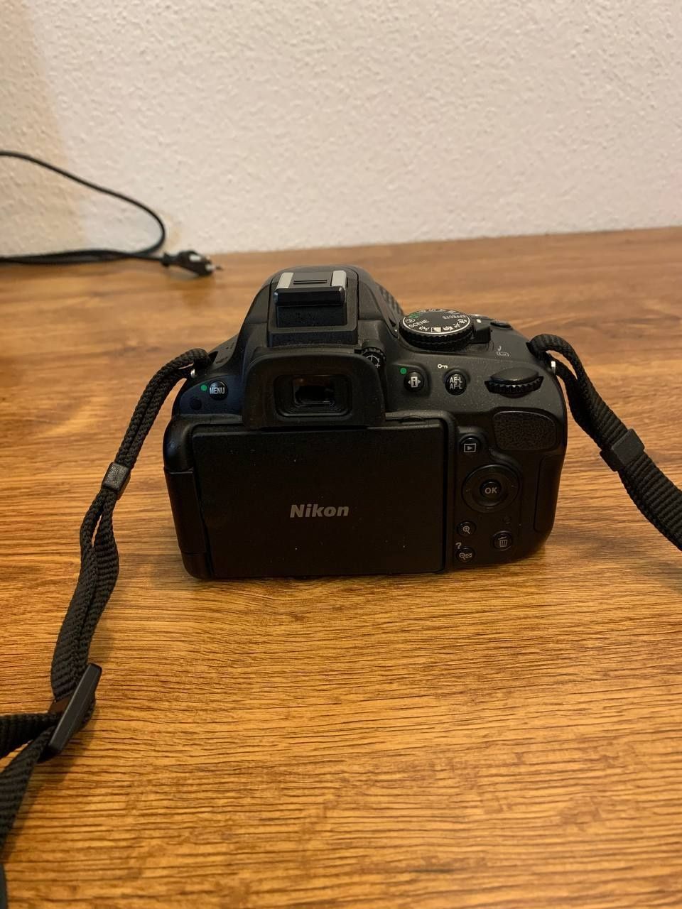 Продавам Nikon D5100