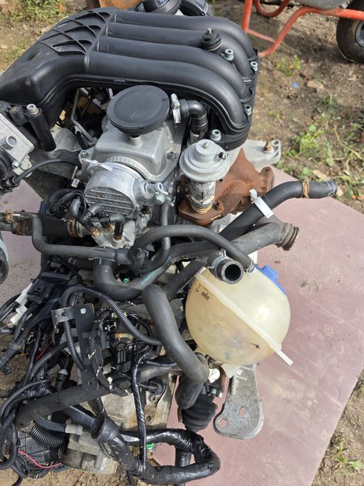 Vând motor 1.9 200 000 km