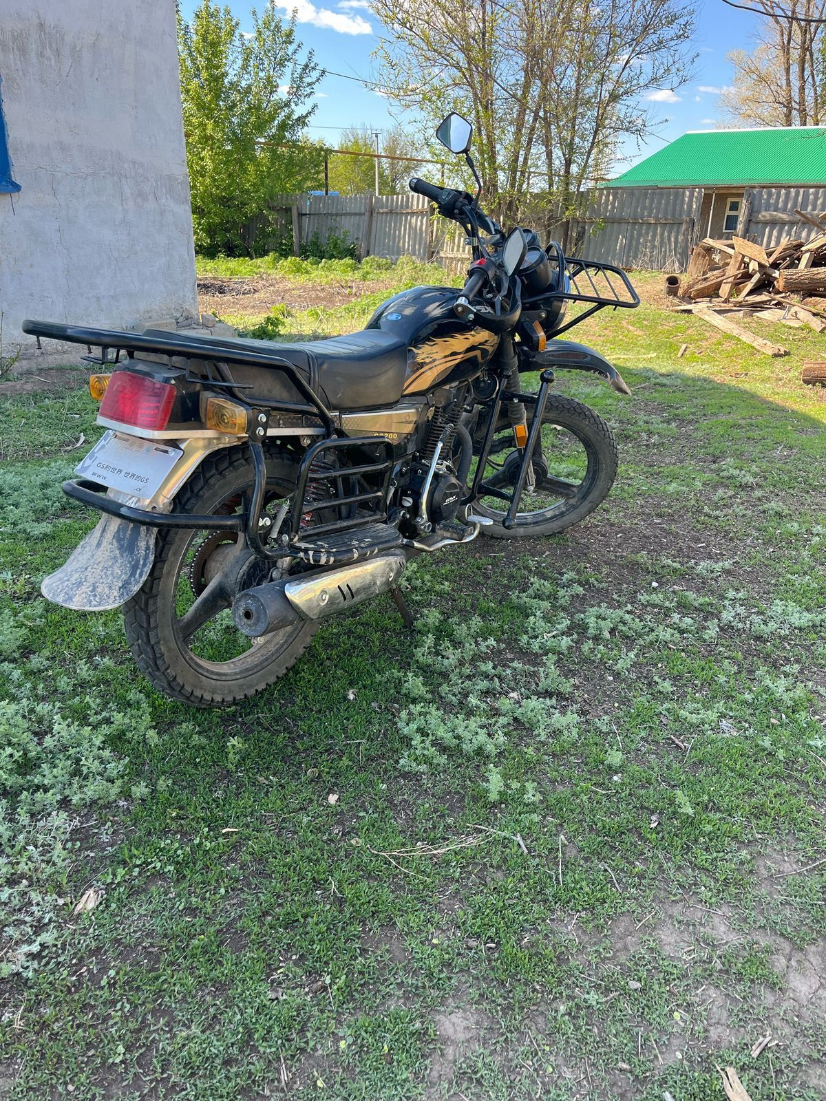 Мотоцикл 200куб..