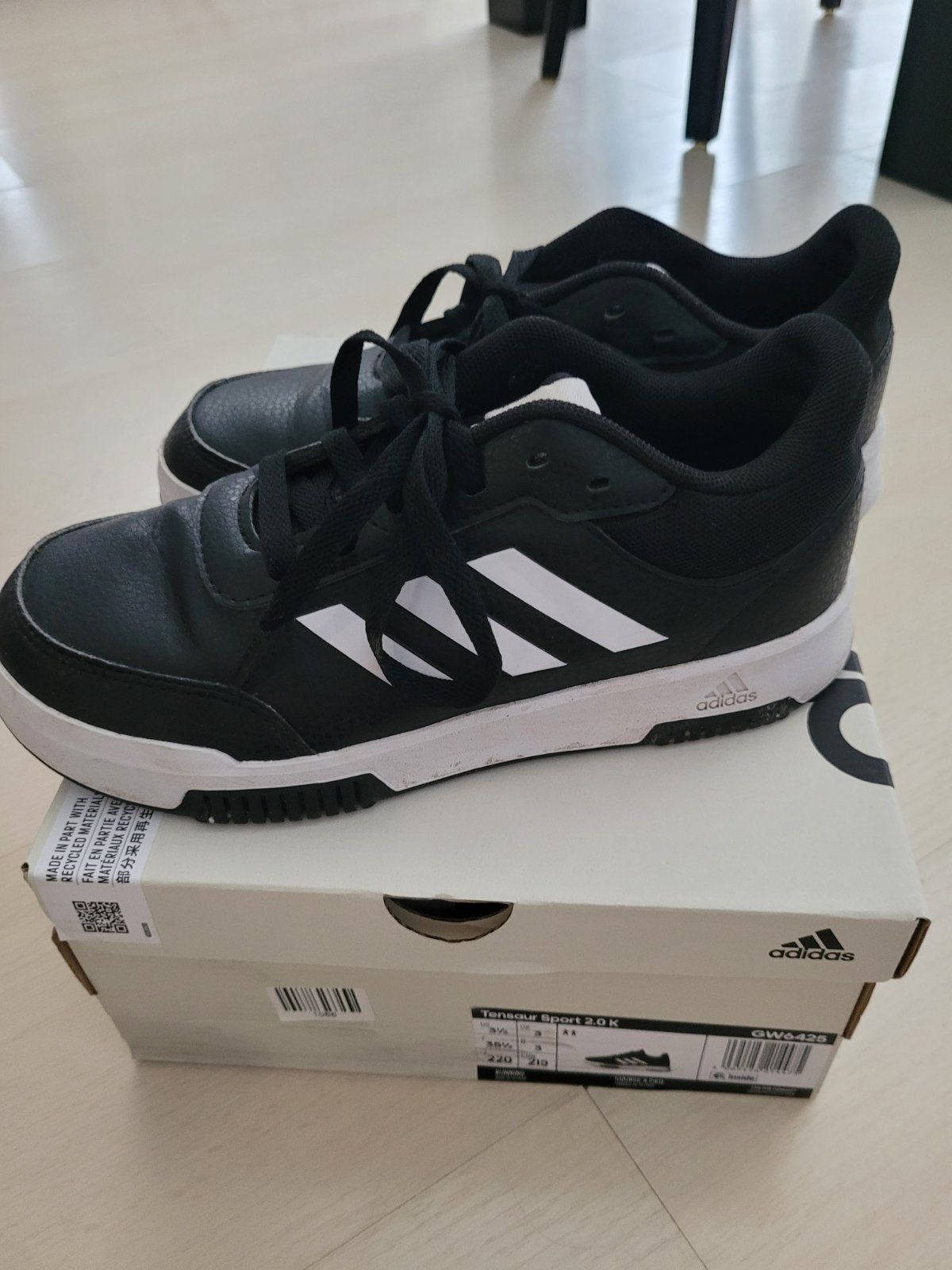 Продавам детски маратонки Adidas