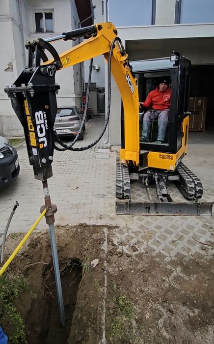 De închiriat miniexcavator, miniincarcator