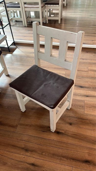 Масивни здрави столове