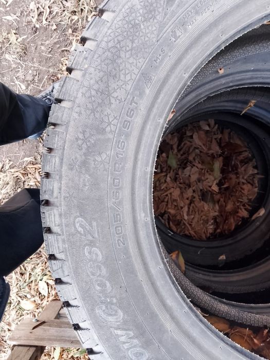 Продам зимнюю резину 40 тыс, один сезон отъезидили