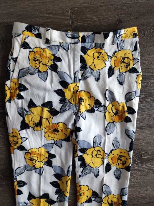 Pantaloni florali, Zara basic, marimea 34.