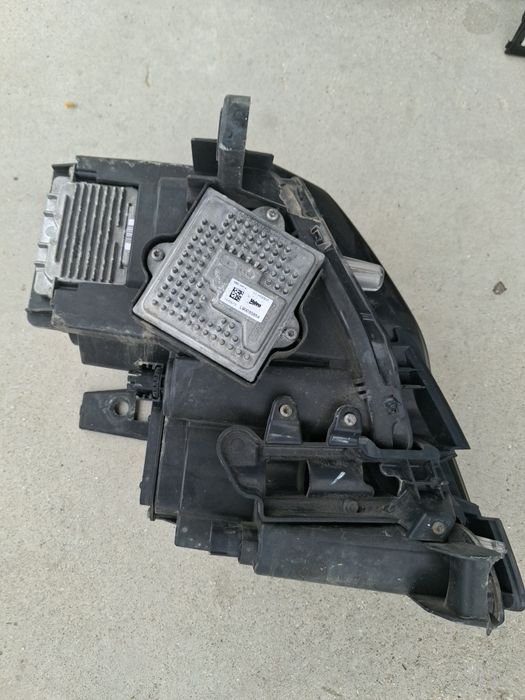 Повреден фар за Jeep Grand Cherokee