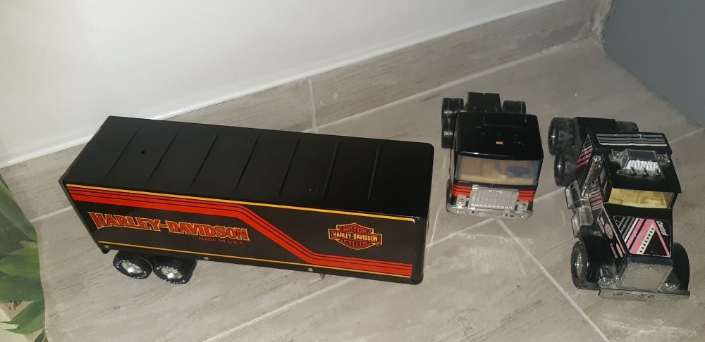 Ламаринен камион Harley davidson