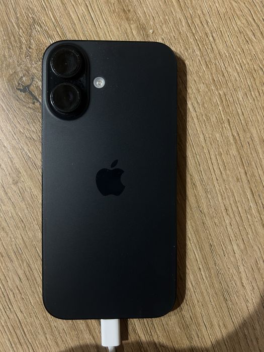 Продавам iPhone 16 – състояние като нов