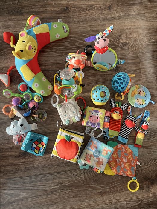 Lot jucarii interactive, carti senzoriale, tummy time, zornaitoare