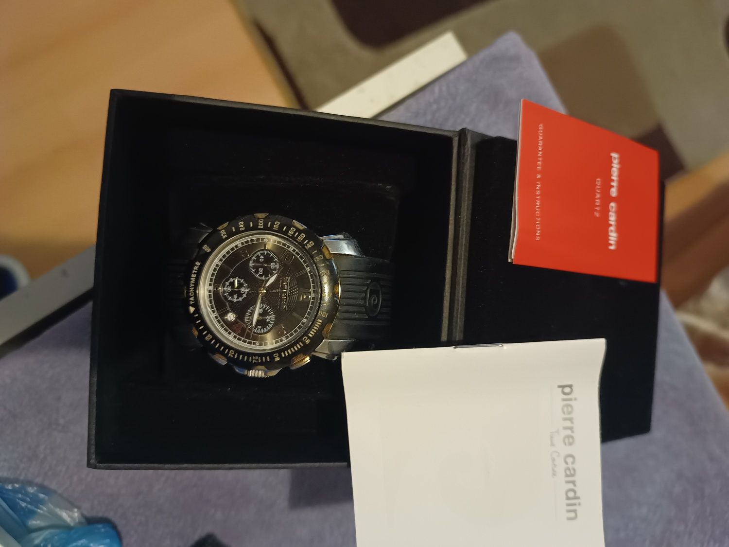 Продавам часовник Pierre Cardin