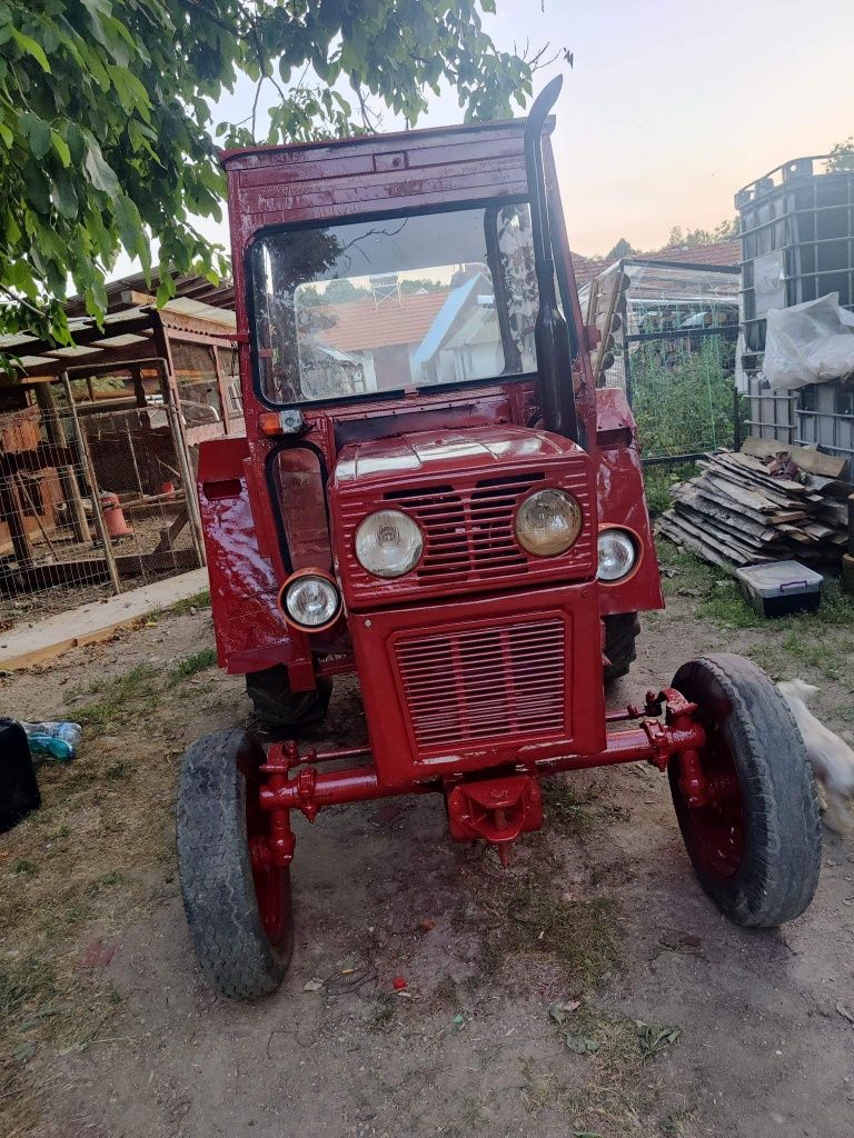 Tractor universal 445 utb