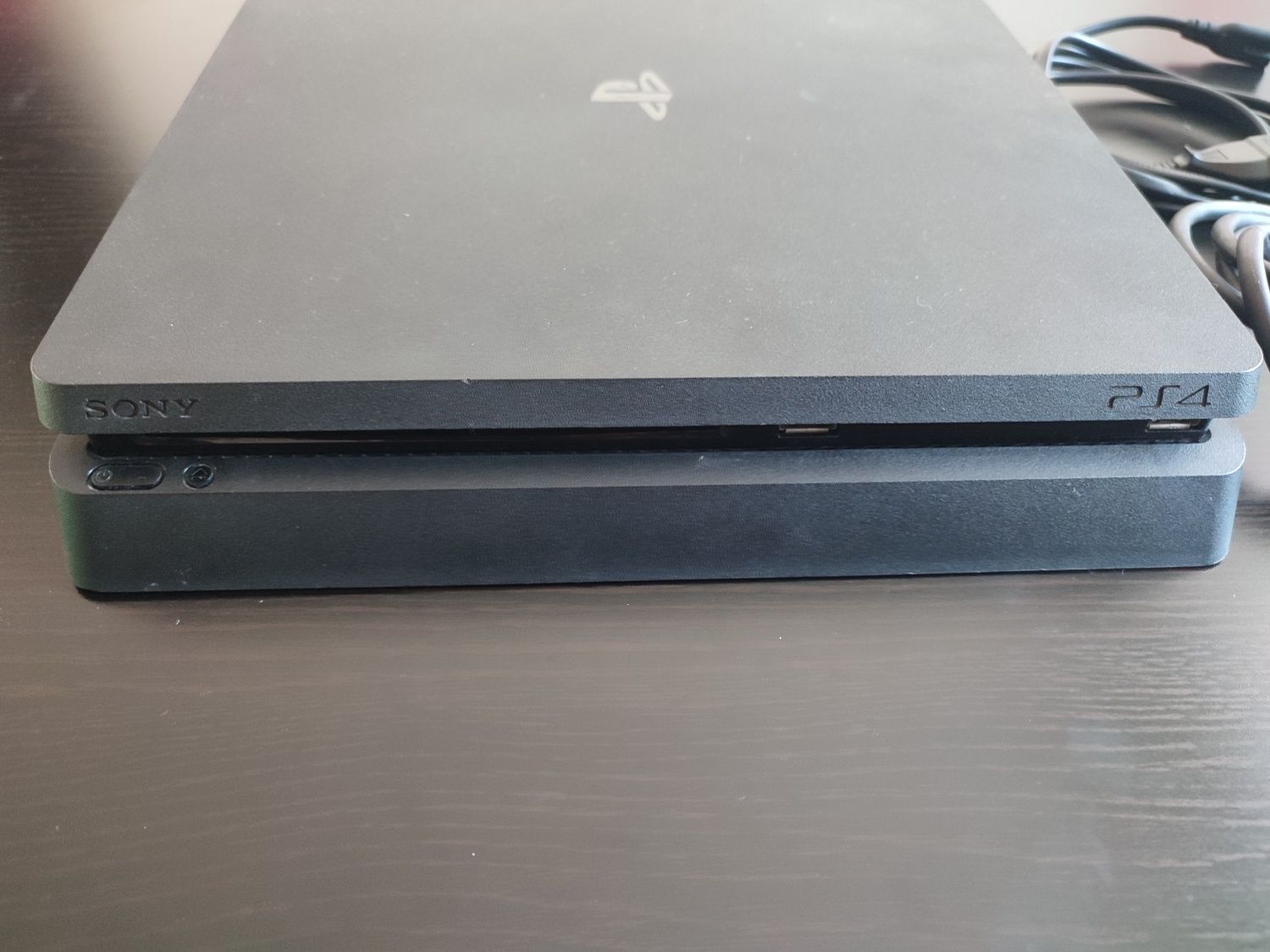 Vând PlayStation 4 Slim, 1TB