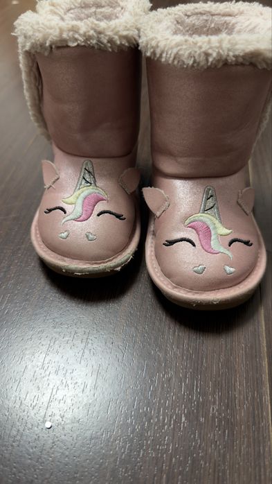 Ghete/ tip ugg , marimea 22