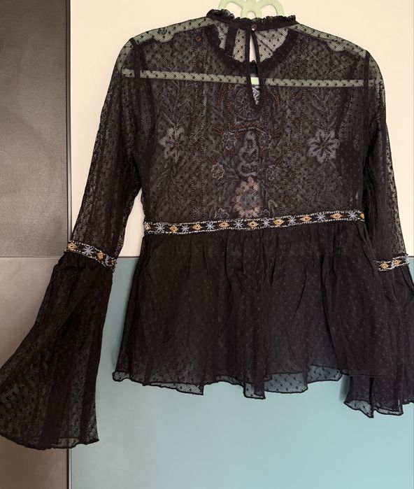 Bluza YAS neagra cu broderie si volane