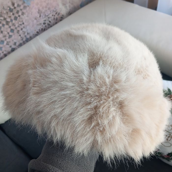 Зимна пухена шапка