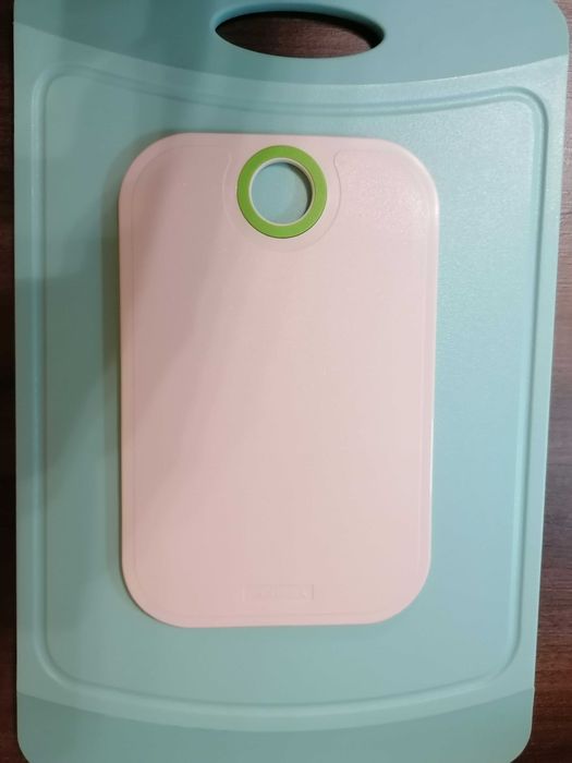 Пластмасова дъска за рязане + подарък