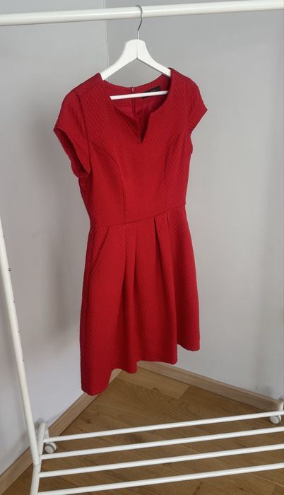 Червена рокля Reserved