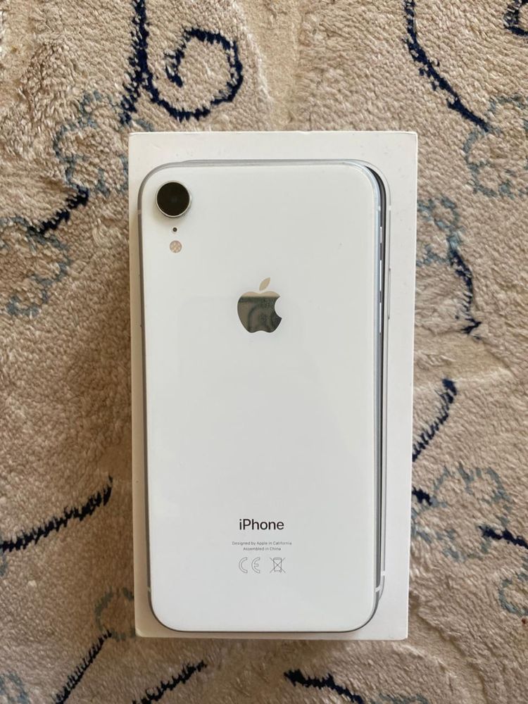 iPhone XR (white)