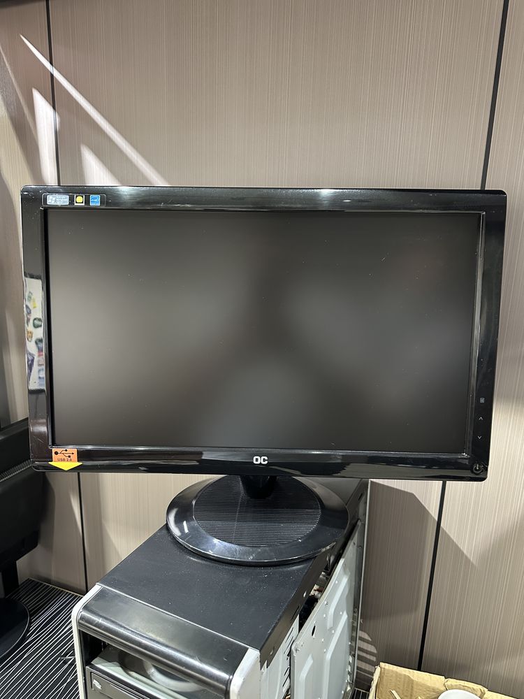 Komyuter manitorlari hammasi 300 min so’m