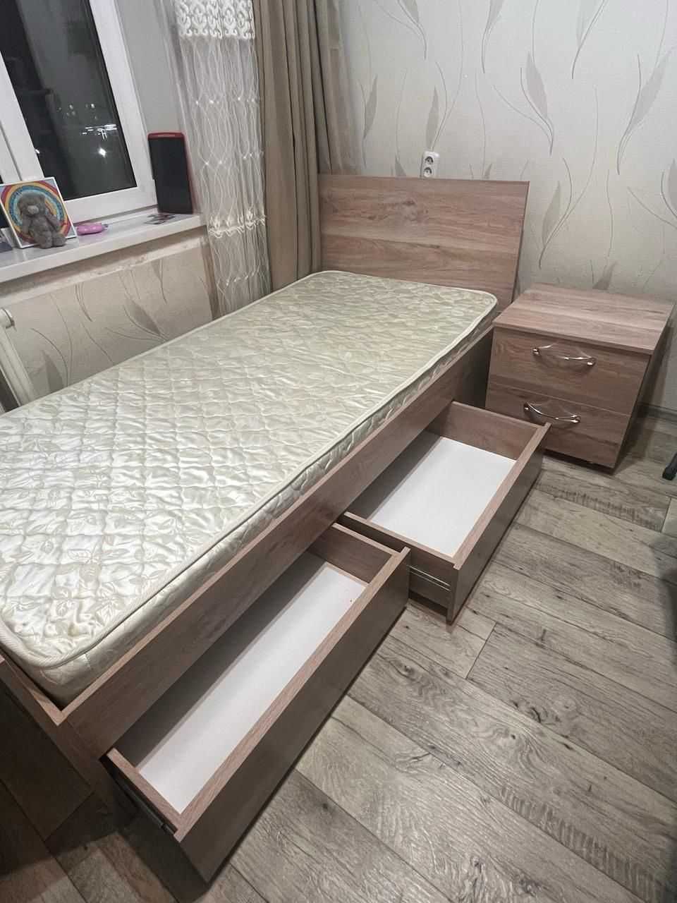 Кровать с тумбой