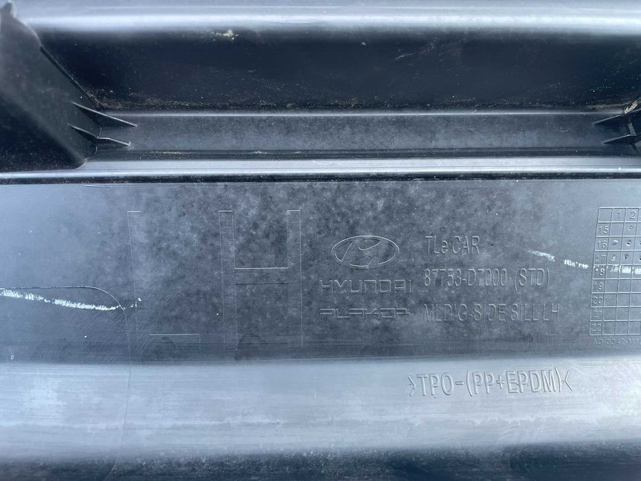 Ornament prag stanga nou original Hyundai Tucson 2016+