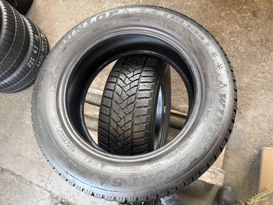 2x Anvelope iarna 205/60 R16 - Dunlop Winter Sport 5