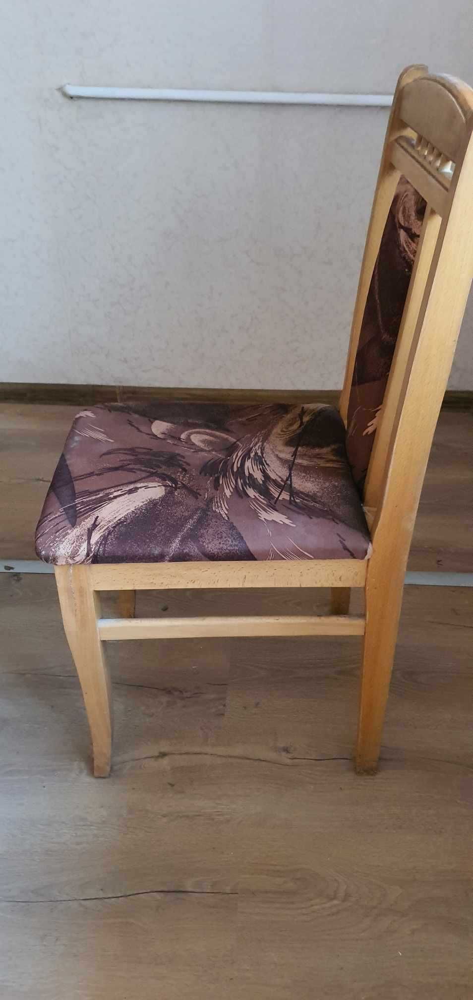 Фотьойл и три дървени маси