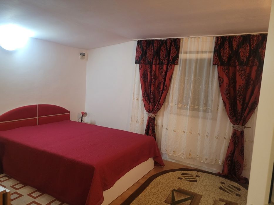 Inchiriez garsonieră la casă 1200 lei