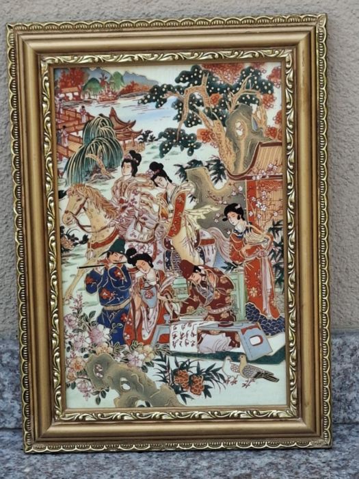 Tablouri pictate manual pe portelan