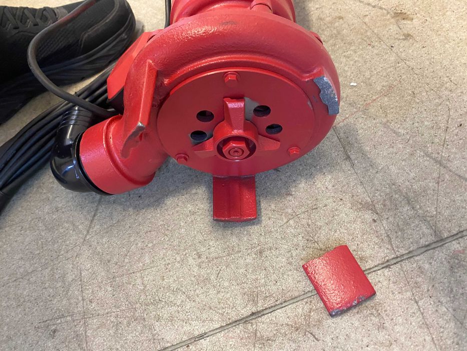 070162	Помпа водна за мръсна вода 1100W 2"230L/min9m нож RD-CAWP55