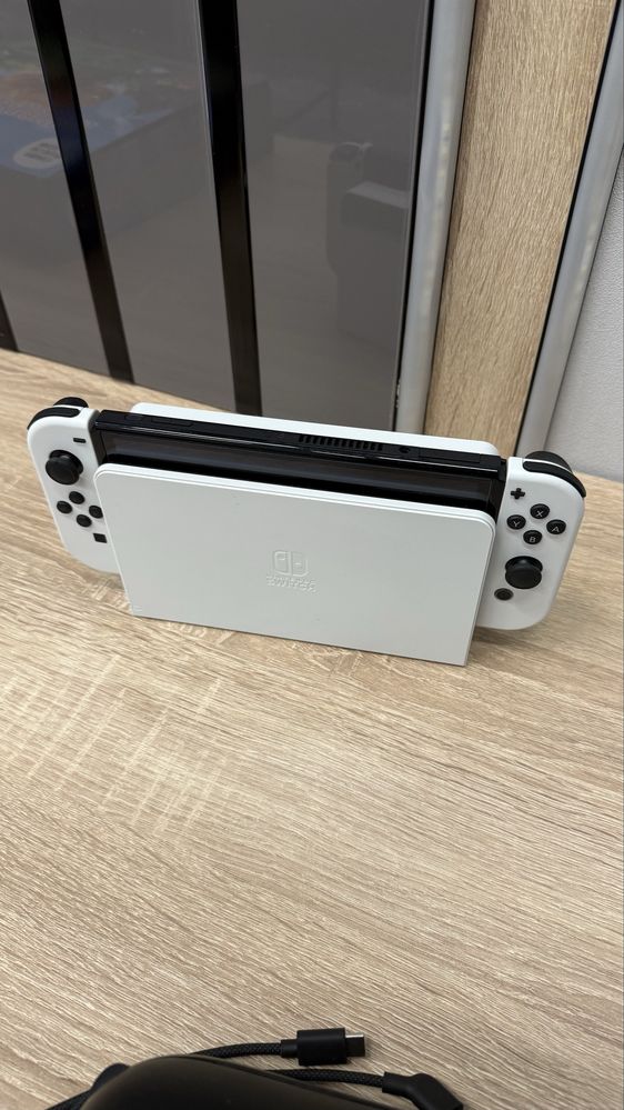 Nintendo Switch OLED 64GB