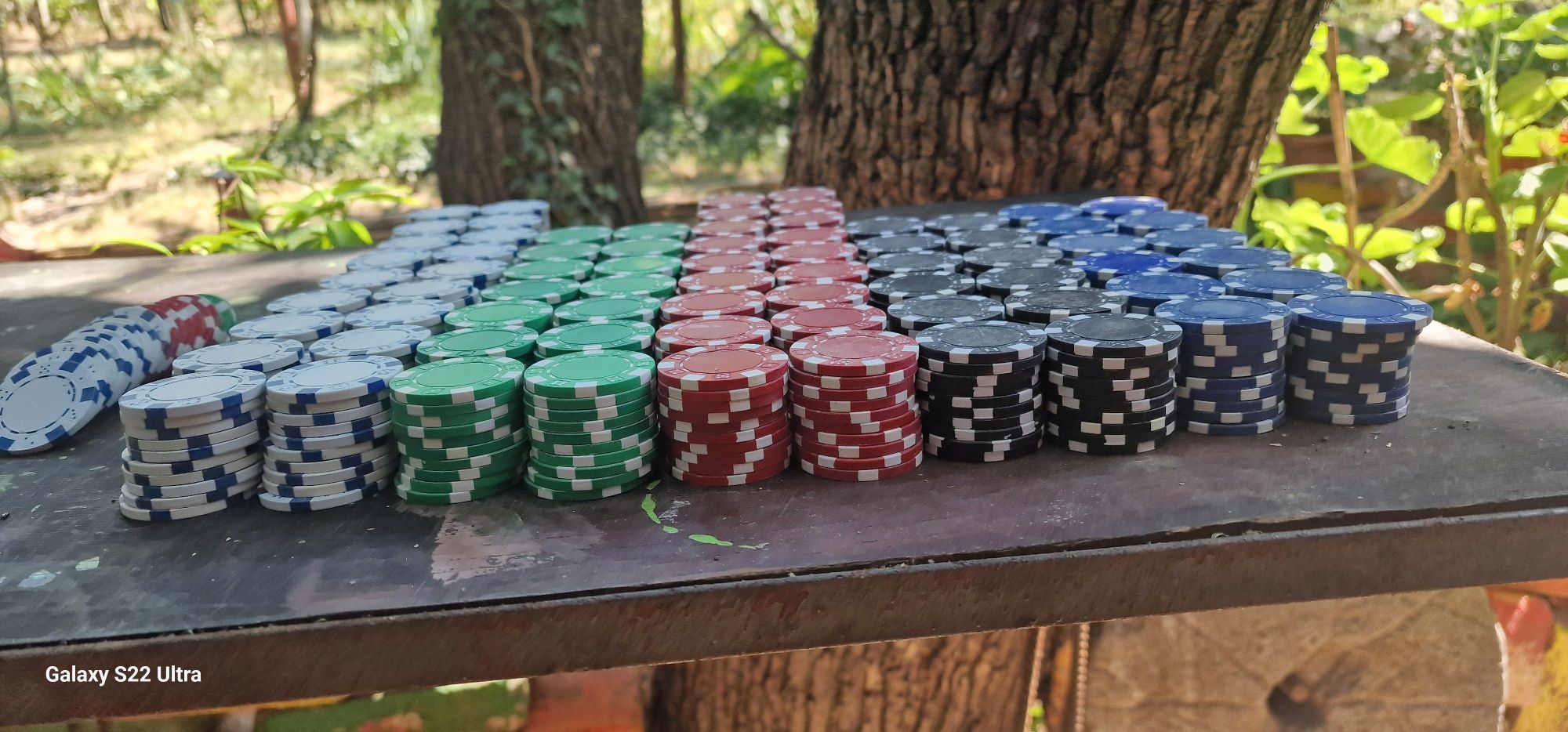 740 професионални чипове за покер + 23 резерва