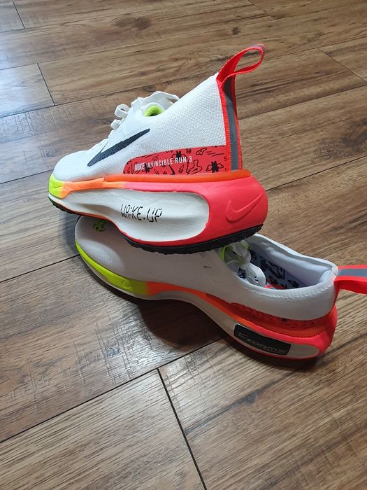 Vând  nike zoomx invicibile run3