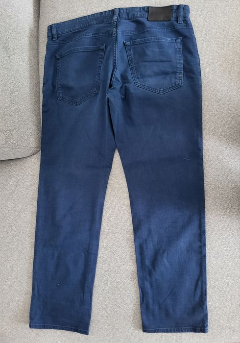 Vand pantaloni hugo boss