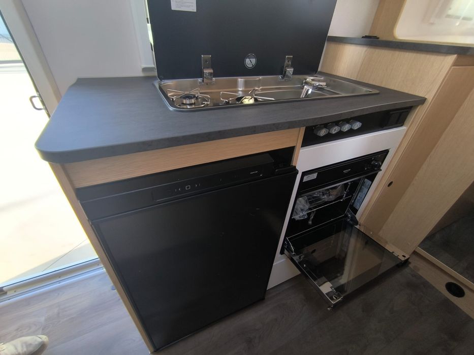 Autorulota Camper Van Sunlight V66 automata in stoc