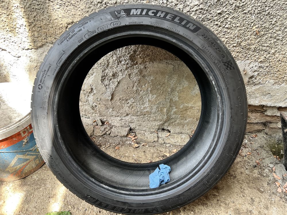 Set anvelope R19 225/45 si 255/40 Michelin