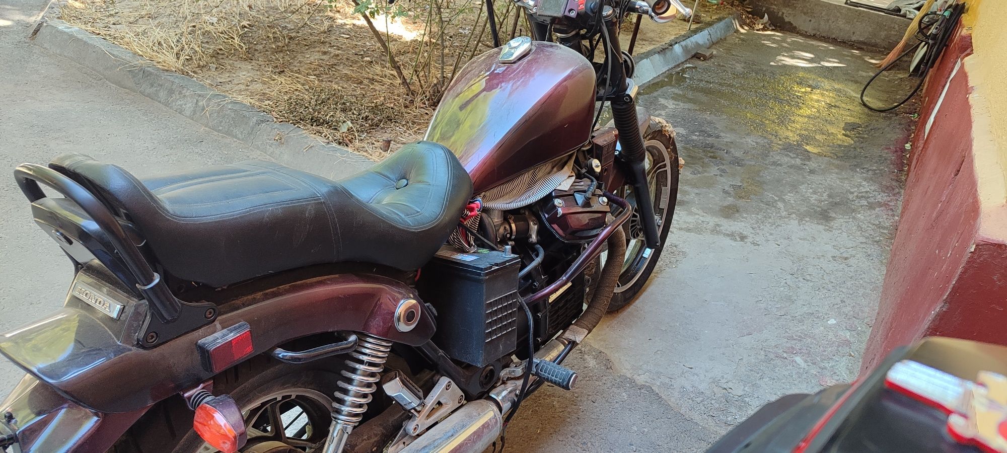 Продается мотоцикл Honda cx400 custom