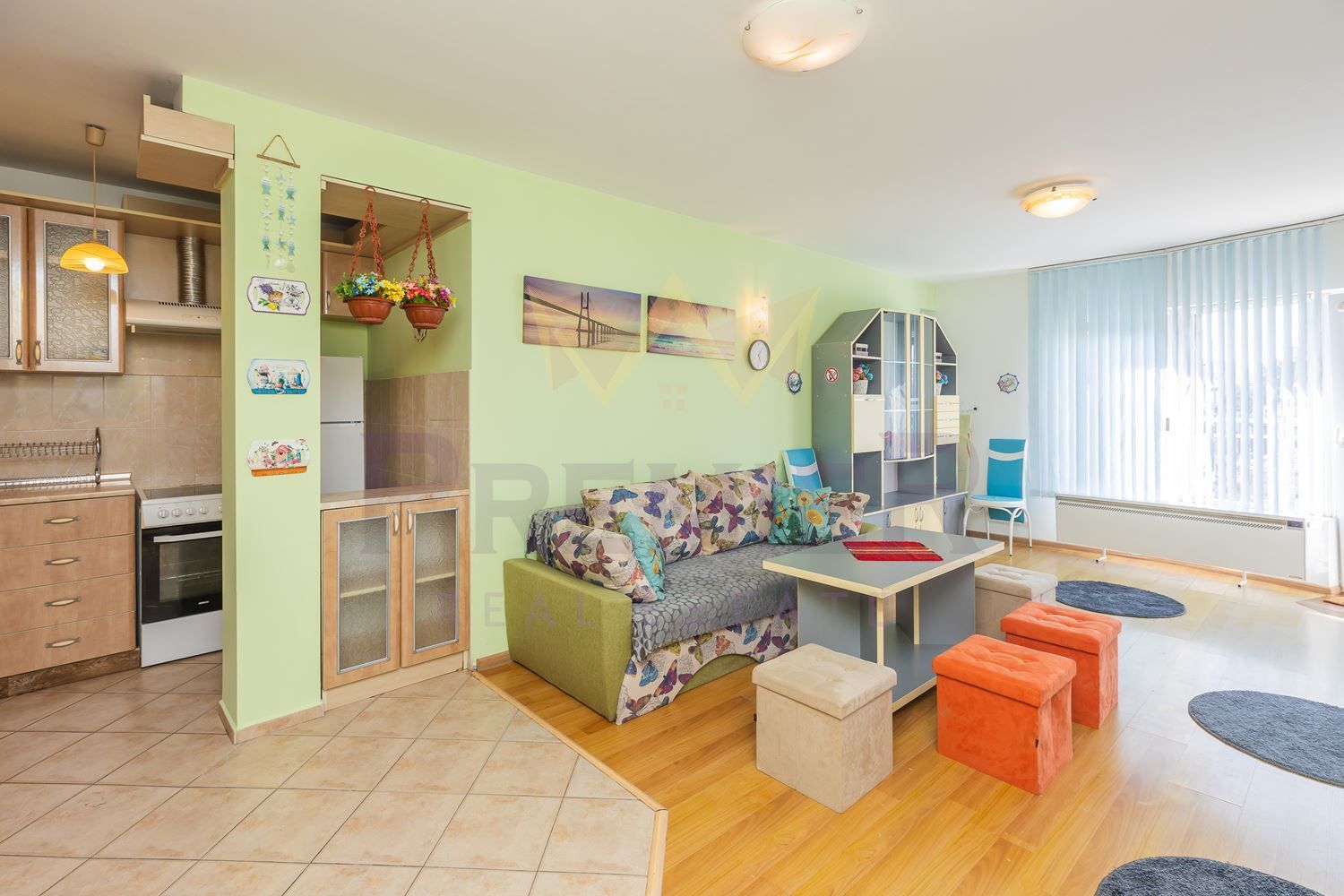 Продава 3-стаен в Общината, 150 кв.м.