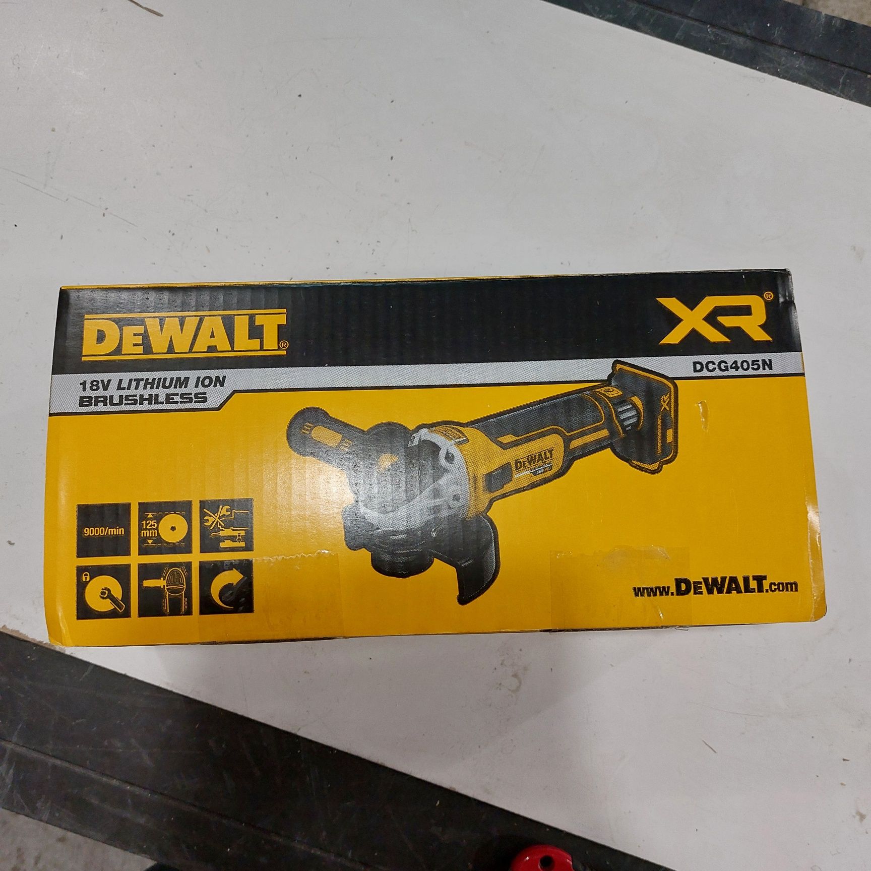 НОВ безчетков акумулаторен ъглошлайф Девалт Dewalt DCG405 18V