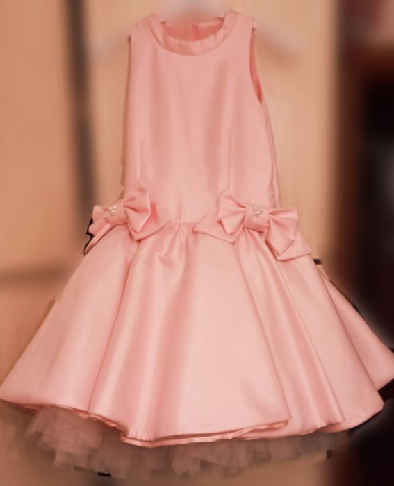 Розовое пышное платье