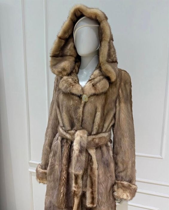 Норковая шуба с капюшоном