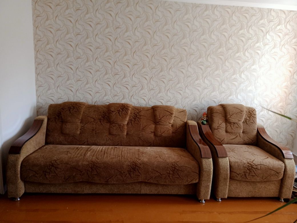 Продам диван и кресло